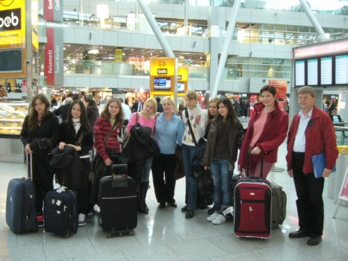 Ankunft der russ. Gruppe am Flughafen Düsseldorf